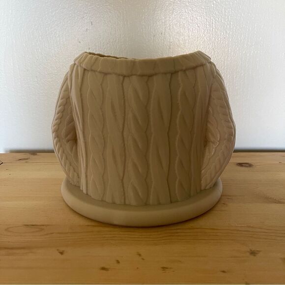Cozy Aran Cable Sweater Planter - Perfect for Knitters & Craft Lovers Beige - Picture 3 of 14